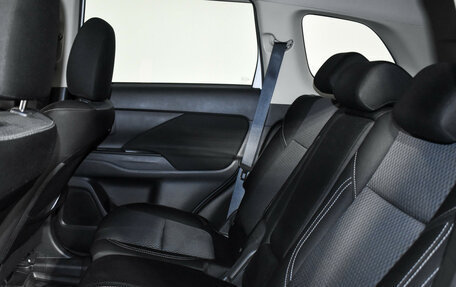 Mitsubishi Outlander III рестайлинг 3, 2020 год, 1 799 000 рублей, 13 фотография