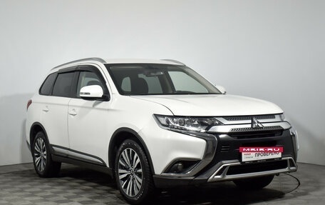 Mitsubishi Outlander III рестайлинг 3, 2020 год, 1 799 000 рублей, 3 фотография