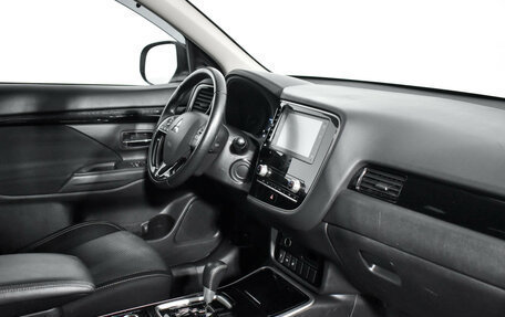 Mitsubishi Outlander III рестайлинг 3, 2020 год, 1 799 000 рублей, 14 фотография