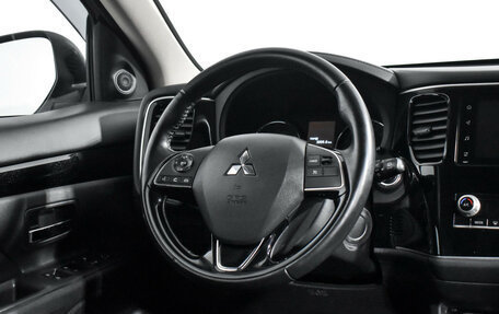 Mitsubishi Outlander III рестайлинг 3, 2020 год, 1 799 000 рублей, 16 фотография