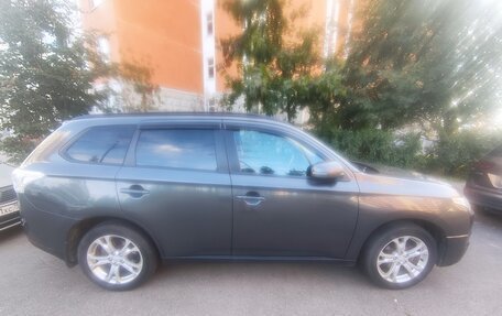 Mitsubishi Outlander III рестайлинг 3, 2013 год, 1 250 000 рублей, 3 фотография