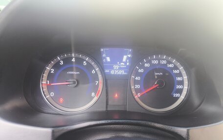 Hyundai Solaris II рестайлинг, 2012 год, 750 000 рублей, 11 фотография