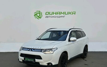 Mitsubishi Outlander III рестайлинг 3, 2013 год, 985 000 рублей, 1 фотография