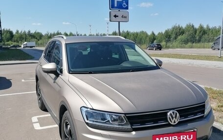 Volkswagen Tiguan II, 2018 год, 2 400 000 рублей, 2 фотография