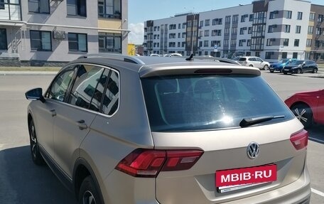 Volkswagen Tiguan II, 2018 год, 2 400 000 рублей, 4 фотография