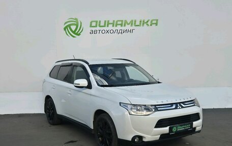 Mitsubishi Outlander III рестайлинг 3, 2013 год, 985 000 рублей, 3 фотография