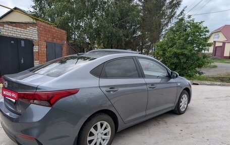 Hyundai Solaris II рестайлинг, 2018 год, 1 300 000 рублей, 3 фотография