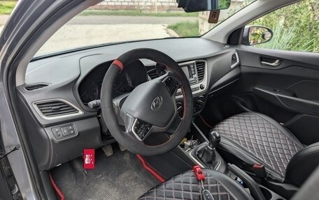 Hyundai Solaris II рестайлинг, 2018 год, 1 300 000 рублей, 11 фотография