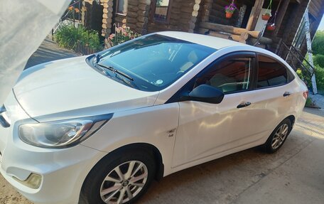 Hyundai Solaris II рестайлинг, 2012 год, 750 000 рублей, 5 фотография