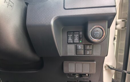 Toyota Roomy I, 2017 год, 1 100 000 рублей, 21 фотография