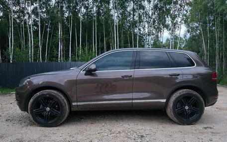 Volkswagen Touareg III, 2010 год, 1 800 000 рублей, 2 фотография