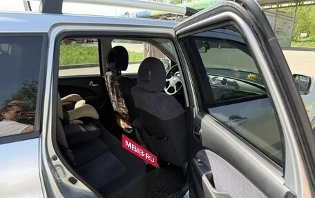 Mitsubishi Outlander III рестайлинг 3, 2005 год, 665 000 рублей, 11 фотография