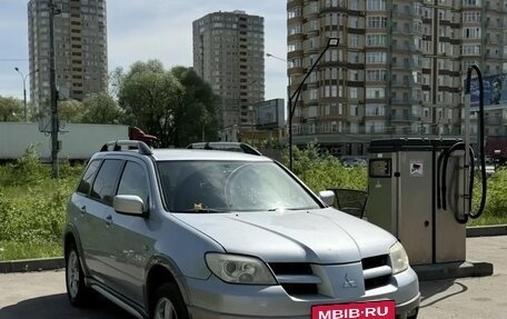 Mitsubishi Outlander III рестайлинг 3, 2005 год, 665 000 рублей, 2 фотография