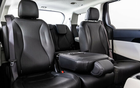 KIA Carnival, 2021 год, 3 999 000 рублей, 29 фотография