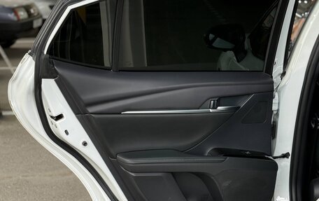 Toyota Camry, 2024 год, 3 450 000 рублей, 10 фотография
