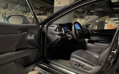 Toyota Camry, 2023 год, 3 300 000 рублей, 2 фотография