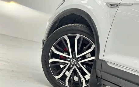 Volkswagen T-Roc I, 2021 год, 1 375 000 рублей, 2 фотография