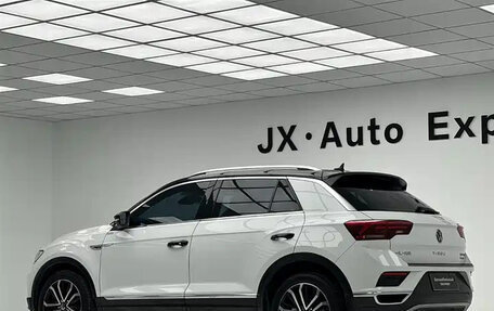 Volkswagen T-Roc I, 2021 год, 1 375 000 рублей, 3 фотография