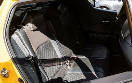 Toyota C-HR I рестайлинг, 2019 год, 1 870 000 рублей, 9 фотография