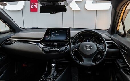 Toyota C-HR I рестайлинг, 2019 год, 1 870 000 рублей, 6 фотография