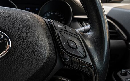 Toyota C-HR I рестайлинг, 2019 год, 1 870 000 рублей, 18 фотография