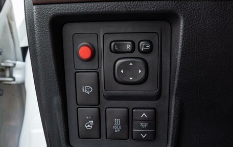 Toyota Land Cruiser Prado 150 рестайлинг 2, 2016 год, 4 099 000 рублей, 21 фотография