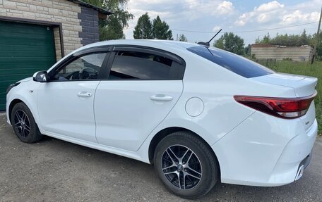 KIA Rio IV, 2021 год, 1 680 000 рублей, 2 фотография