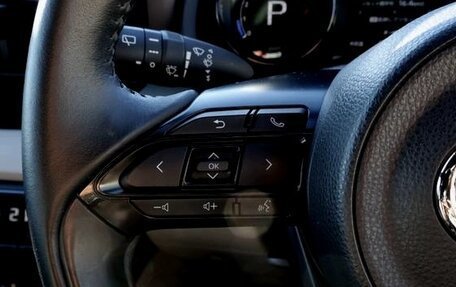 Toyota Yaris, 2022 год, 1 555 000 рублей, 9 фотография