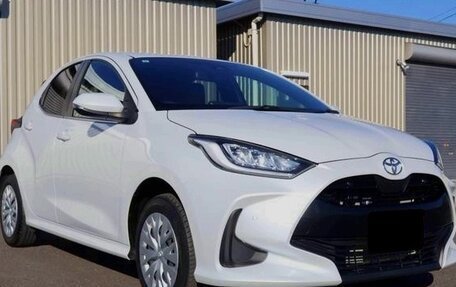 Toyota Yaris, 2022 год, 1 555 000 рублей, 5 фотография