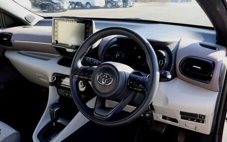 Toyota Yaris, 2022 год, 1 555 000 рублей, 8 фотография