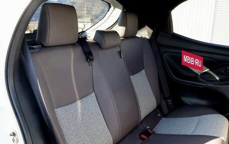 Toyota Yaris, 2022 год, 1 555 000 рублей, 12 фотография