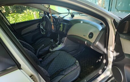 Chevrolet Cruze II, 2010 год, 550 000 рублей, 3 фотография