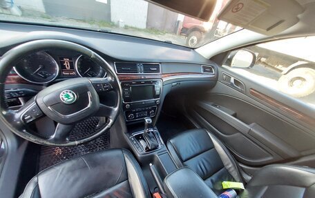Skoda Superb III рестайлинг, 2013 год, 1 100 000 рублей, 18 фотография