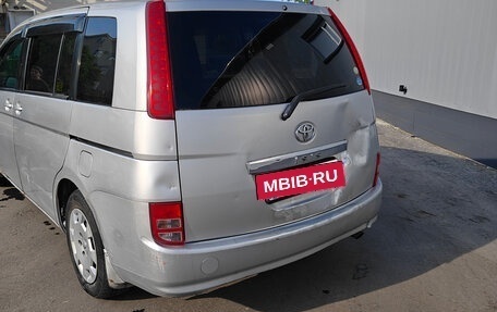 Toyota ISis I, 2005 год, 600 000 рублей, 4 фотография