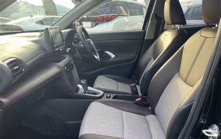Toyota Yaris Cross, 2023 год, 1 390 000 рублей, 10 фотография