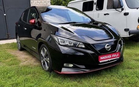 Nissan Leaf II, 2018 год, 2 100 000 рублей, 1 фотография