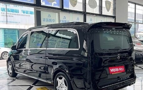 Mercedes-Benz Vito, 2023 год, 5 600 000 рублей, 13 фотография