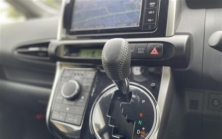 Toyota Wish II, 2015 год, 1 356 000 рублей, 29 фотография