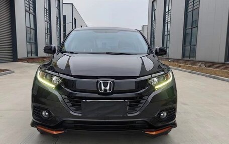 Honda Vezel, 2021 год, 1 560 000 рублей, 2 фотография