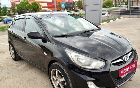 Hyundai Solaris II рестайлинг, 2012 год, 530 000 рублей, 3 фотография