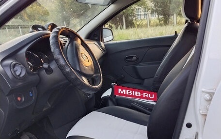 Renault Logan II, 2018 год, 650 000 рублей, 4 фотография