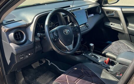 Toyota RAV4, 2018 год, 3 800 000 рублей, 4 фотография