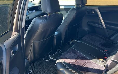 Toyota RAV4, 2018 год, 3 800 000 рублей, 5 фотография