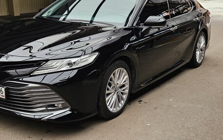 Toyota Camry, 2018 год, 2 450 000 рублей, 4 фотография