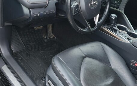 Toyota Camry, 2018 год, 2 450 000 рублей, 8 фотография