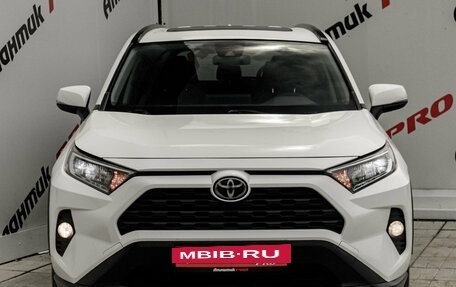 Toyota RAV4, 2019 год, 2 200 000 рублей, 2 фотография