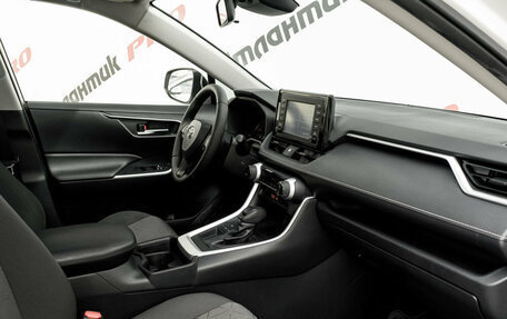 Toyota RAV4, 2019 год, 2 200 000 рублей, 14 фотография