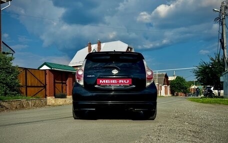 Toyota Aqua I, 2012 год, 900 000 рублей, 3 фотография
