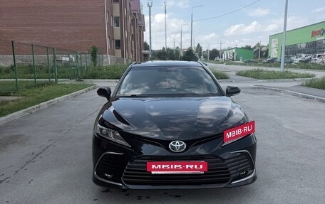 Toyota Camry, 2021 год, 3 000 000 рублей, 2 фотография