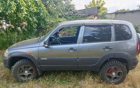 Chevrolet Niva I рестайлинг, 2010 год, 500 000 рублей, 3 фотография